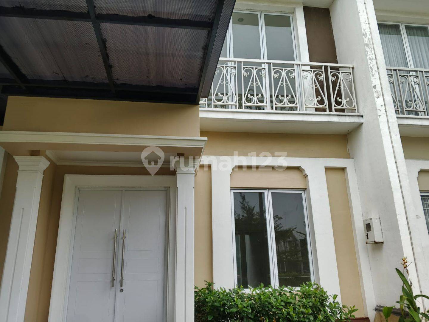 2-поверховий будинок у Thames Cluster, Jakarta Garden City