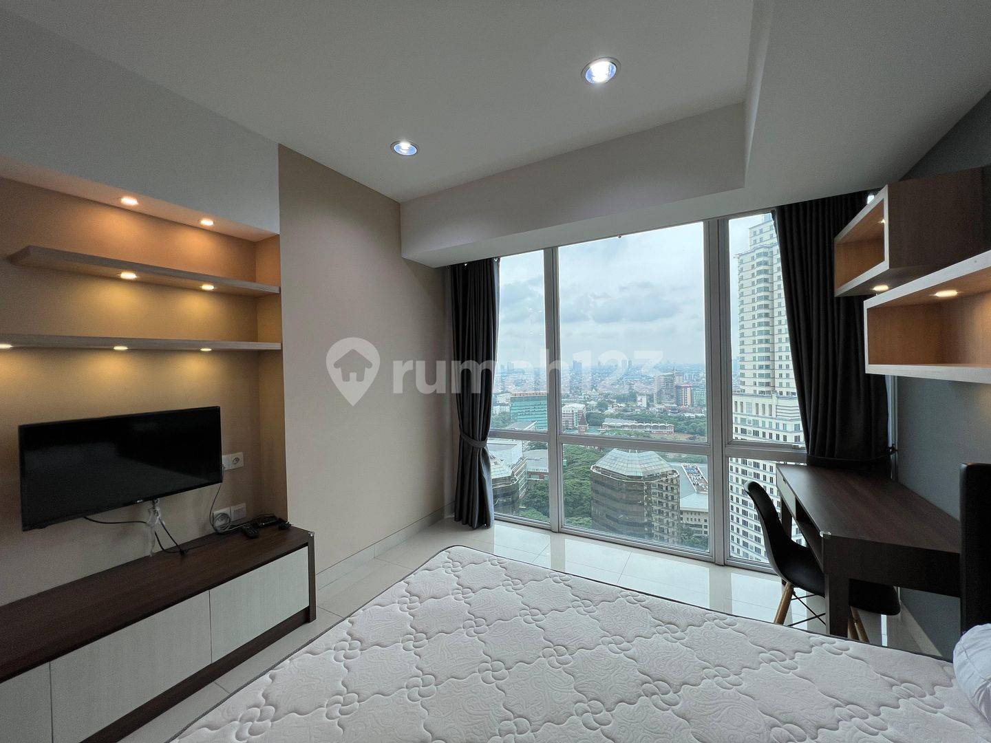 Luxury 5-Star Hotel-Style Apartment Near UPH University