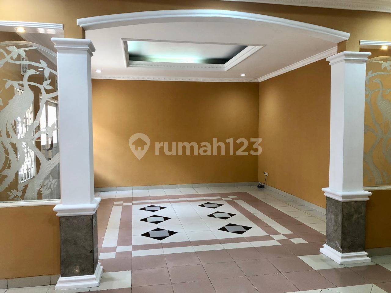 Batununggal 2-Story House with 4 Bedrooms, Spacious and Well-Designed