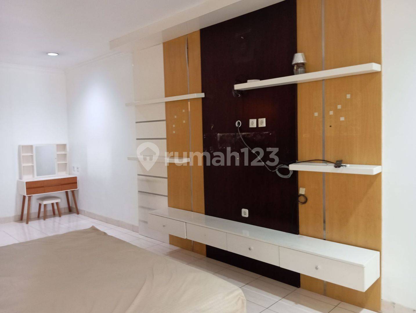 Полностью меблированный дом в Gading Arcadia, Kelapa Gading