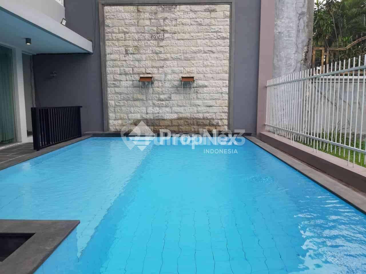 Luxurious Golf View House with Private Pool in Bukit Darmo