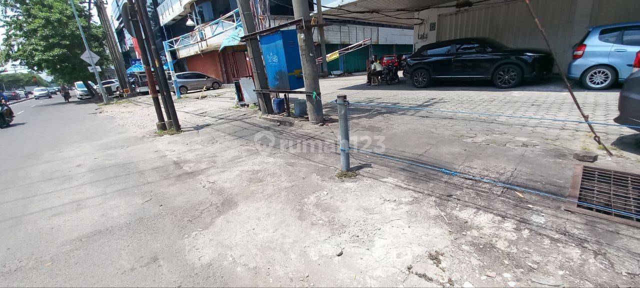 3.5-Story Commercial Shophouse in Central Surabaya