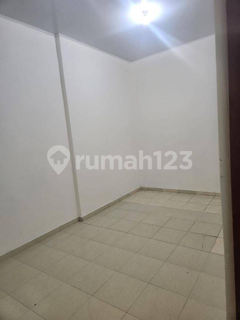 House in Griyaloka BSD, Sector 1-6, Southeast Facing