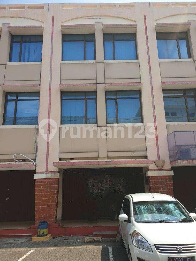 Коммерческая недвижимость (Ruko) в аренду - 240 м2, 3.5 этажа
