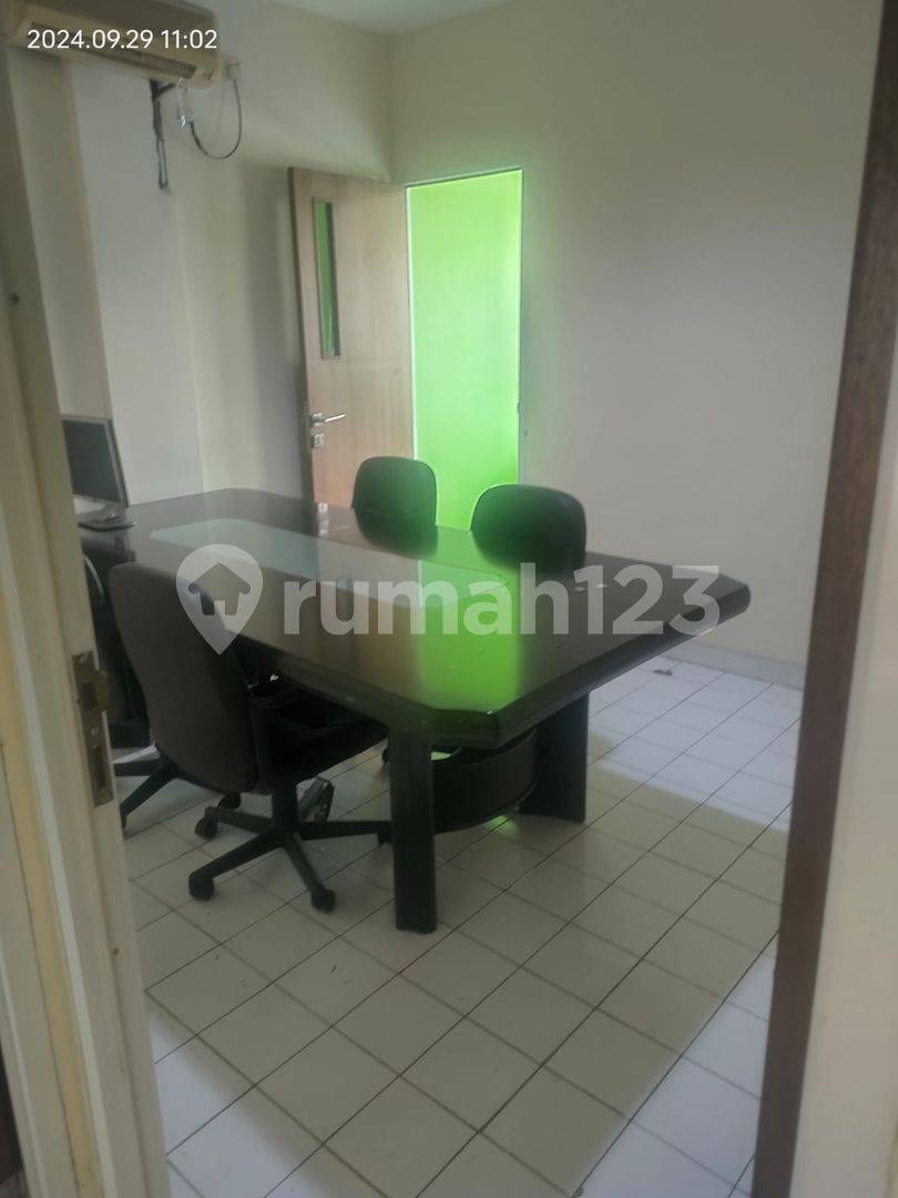Strategic Commercial Space with Multiple Offices