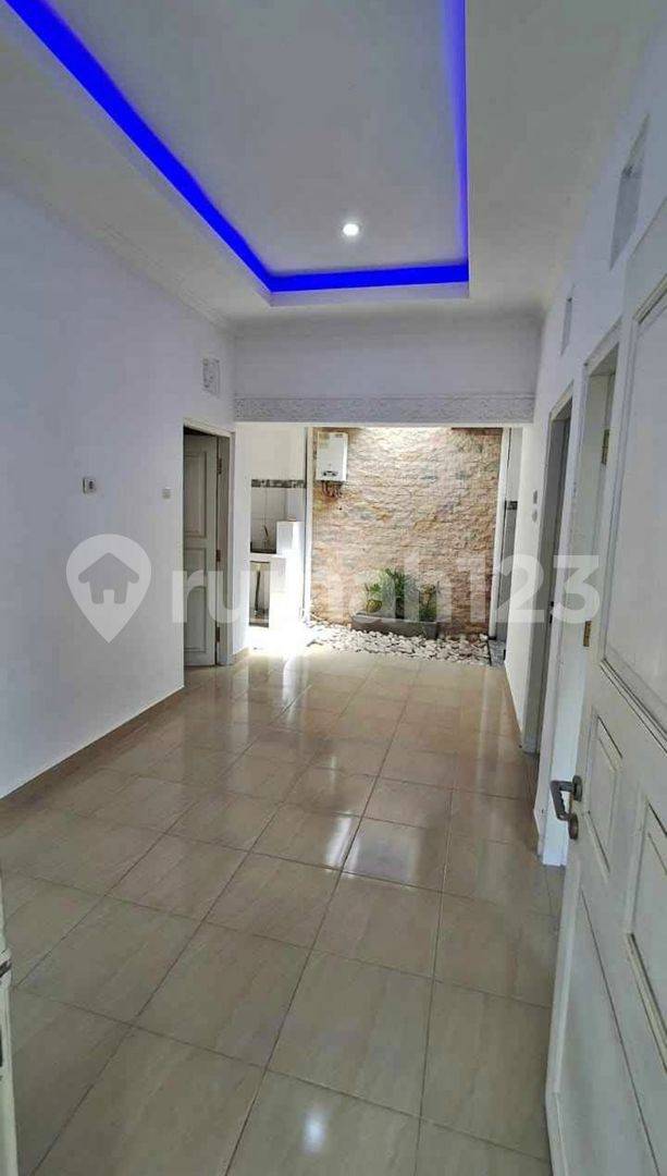 3 Bedroom House in Padonan near Canggu with Garage