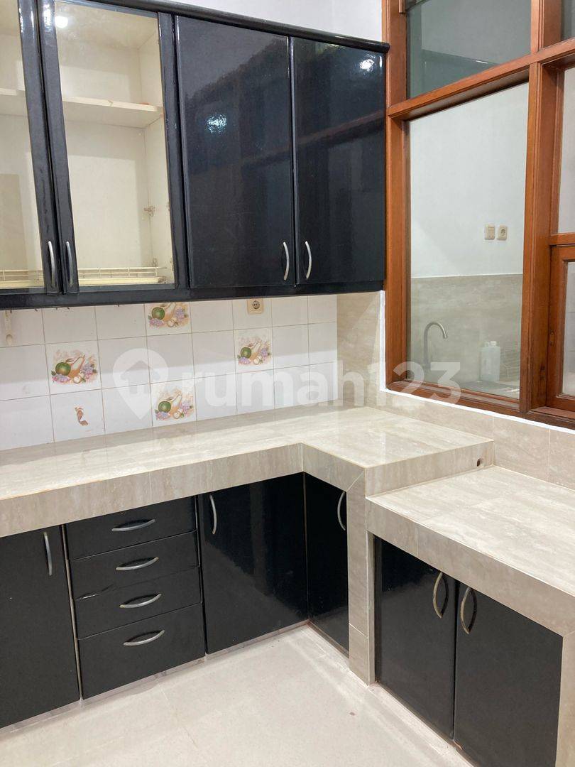 2-Story Corner House in Puri Kencana - Well-Maintained and Comfortable