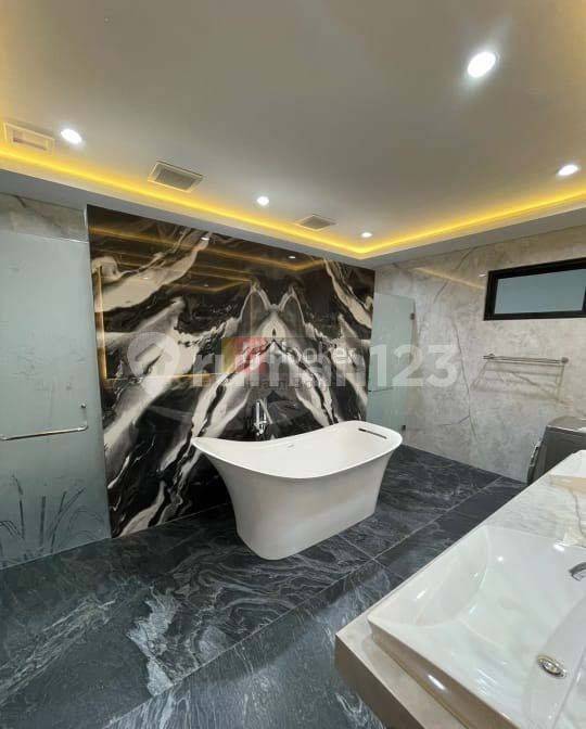 Luxury 2-Story House in Elite Gajah Mungkur Area, Semarang