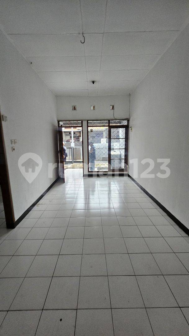 House for Rent in Taman Kopo Indah 3
