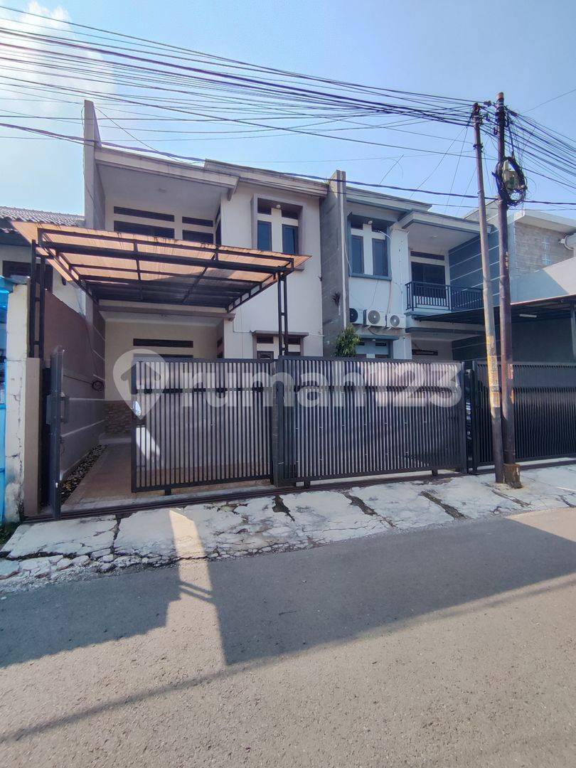 New 2-Story House with Carport and Kitchen Set