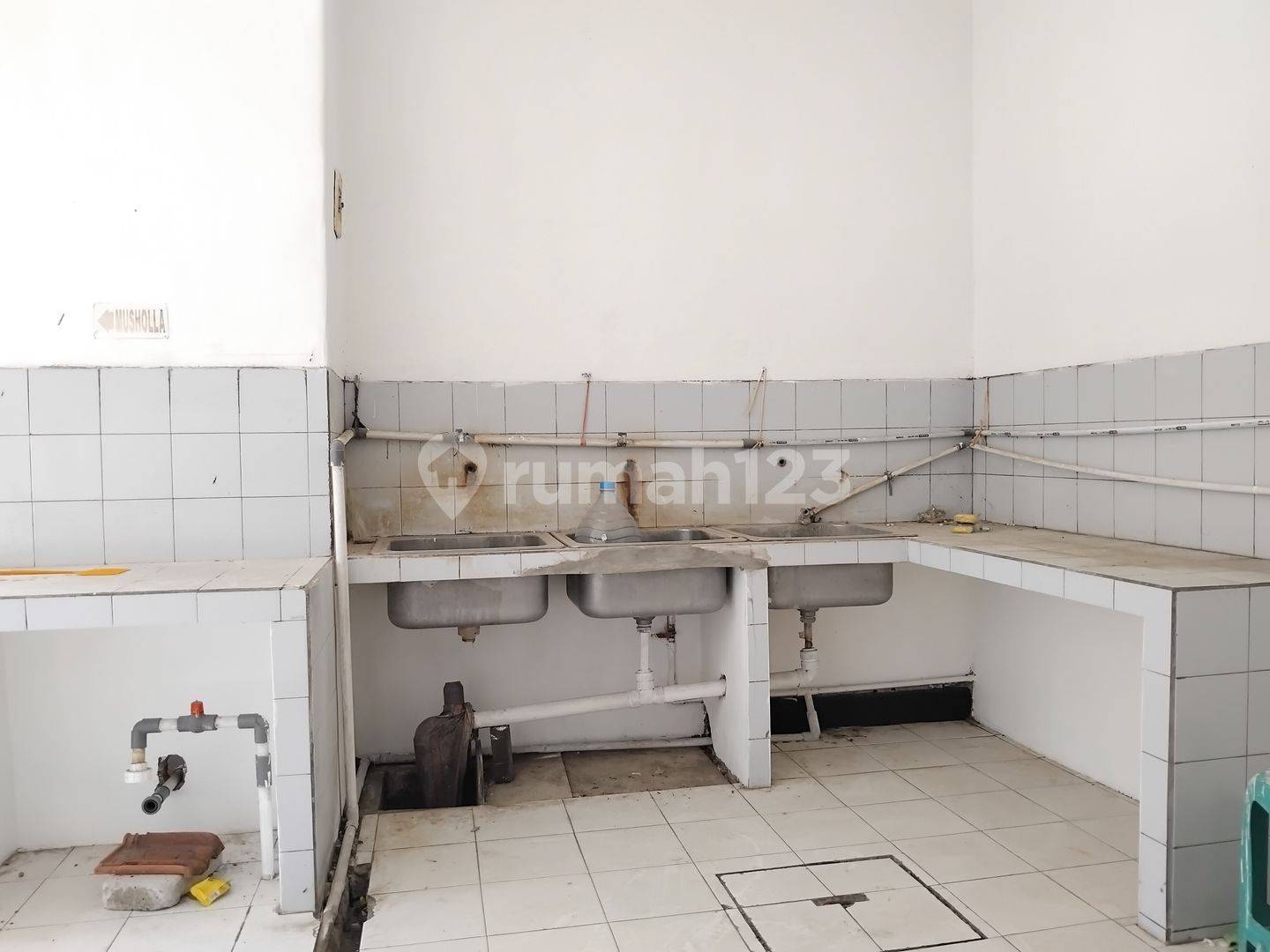 Business Space for Rent - Suitable for Cafe or Restaurant