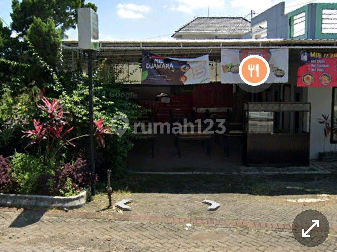 Spacious Townhouse with Carport and Modern Amenities