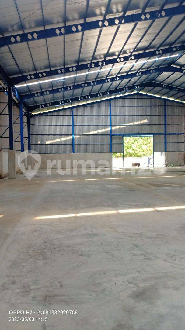 Spacious Industrial Warehouse with Security Gate Access