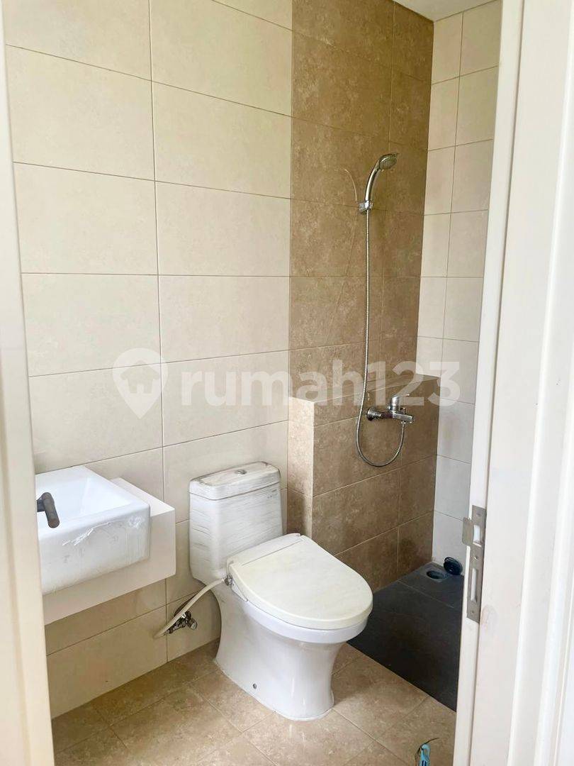 Самый комфортный кластер! Готовый к заселению дом Orlanda Alam Sutera