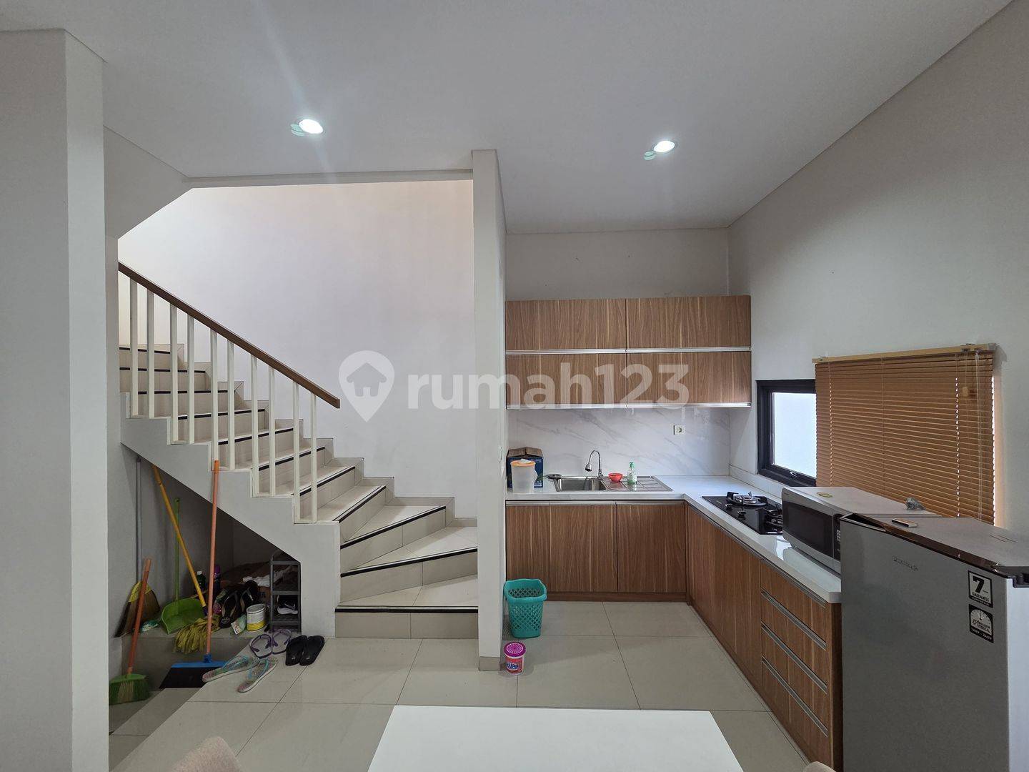 Graha Padma-дағы 2 қабатты үй, Karang Turi мектебі мен Ahmad Yani әуежайына жақын