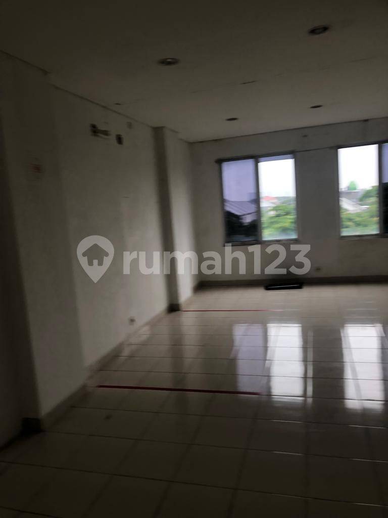 Commercial Space in Prime Business Location