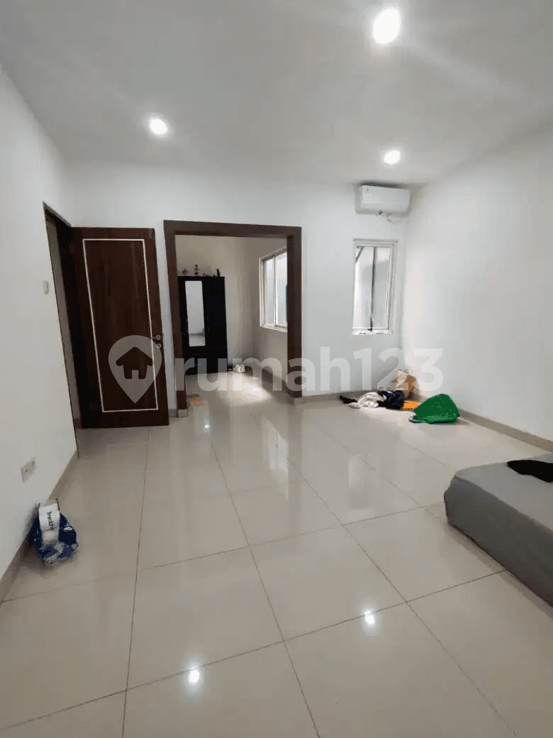 4 жұмақты Puri Mansion 3 қабатты үй