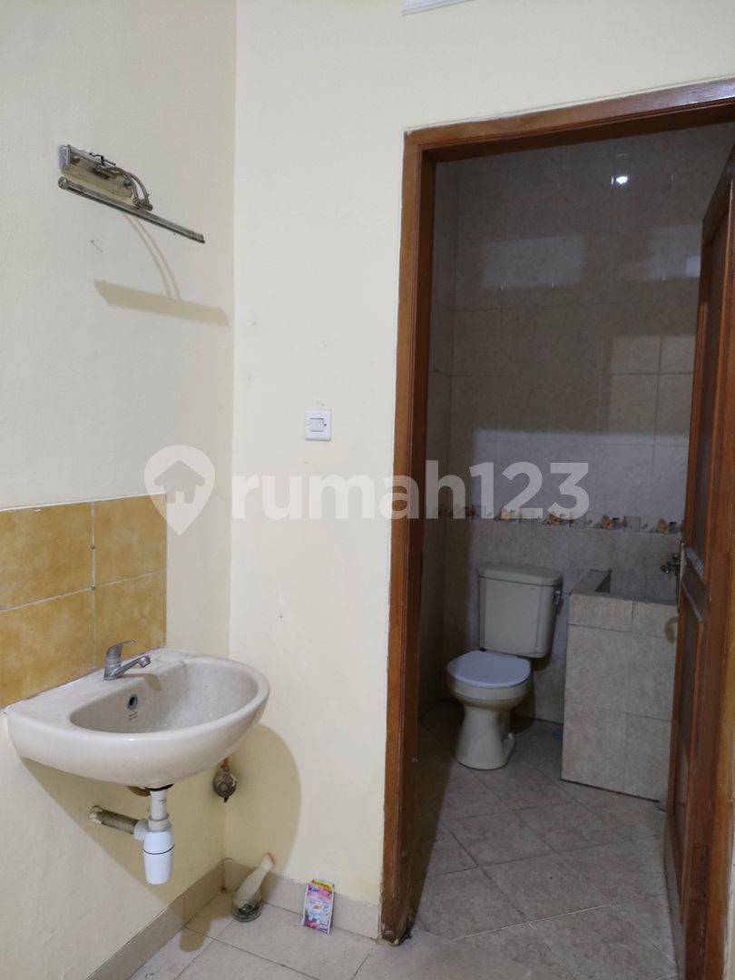 Strategic Location Near Kopo Indah 5, Accessible Area