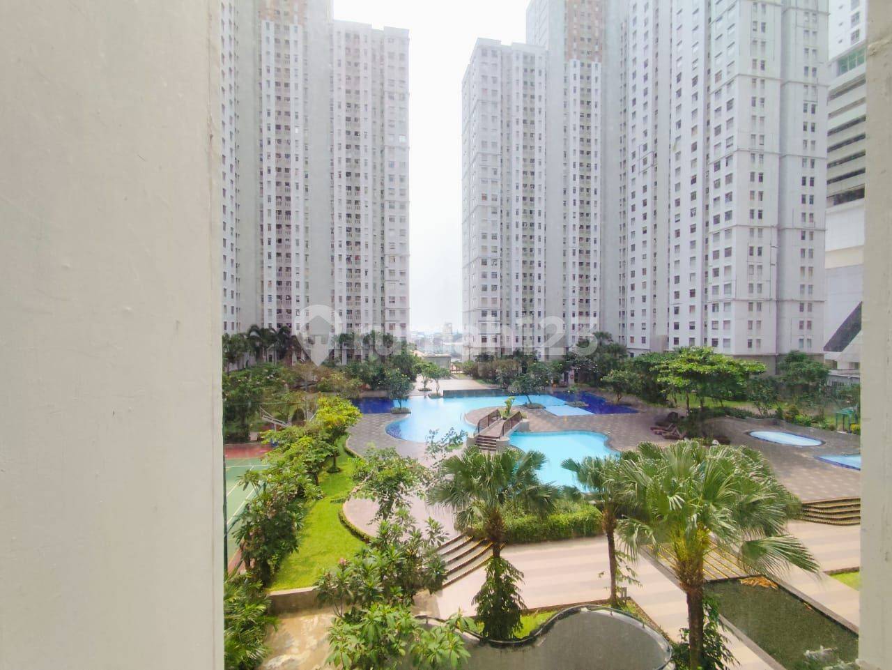 Жасыл шығанақ Pluit пәтері, жүзу бассейні және толық жабдықтары бар