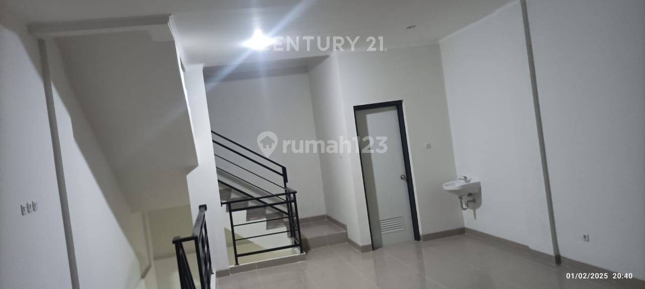Стратегическое коммерческое помещение в Ruko Prominent 2 Bukit Cimanggu City Bogor