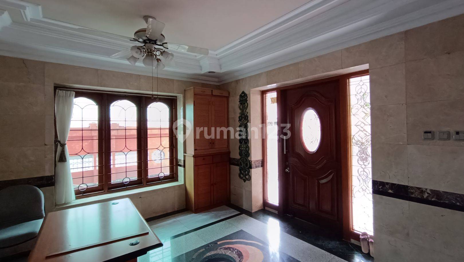Spacious 2-Story House Near Thamrin and Sudirman