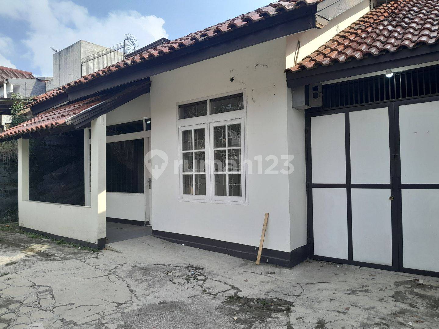 House in Kopo Permai, Ready to Move In, Near Schools and Amenities