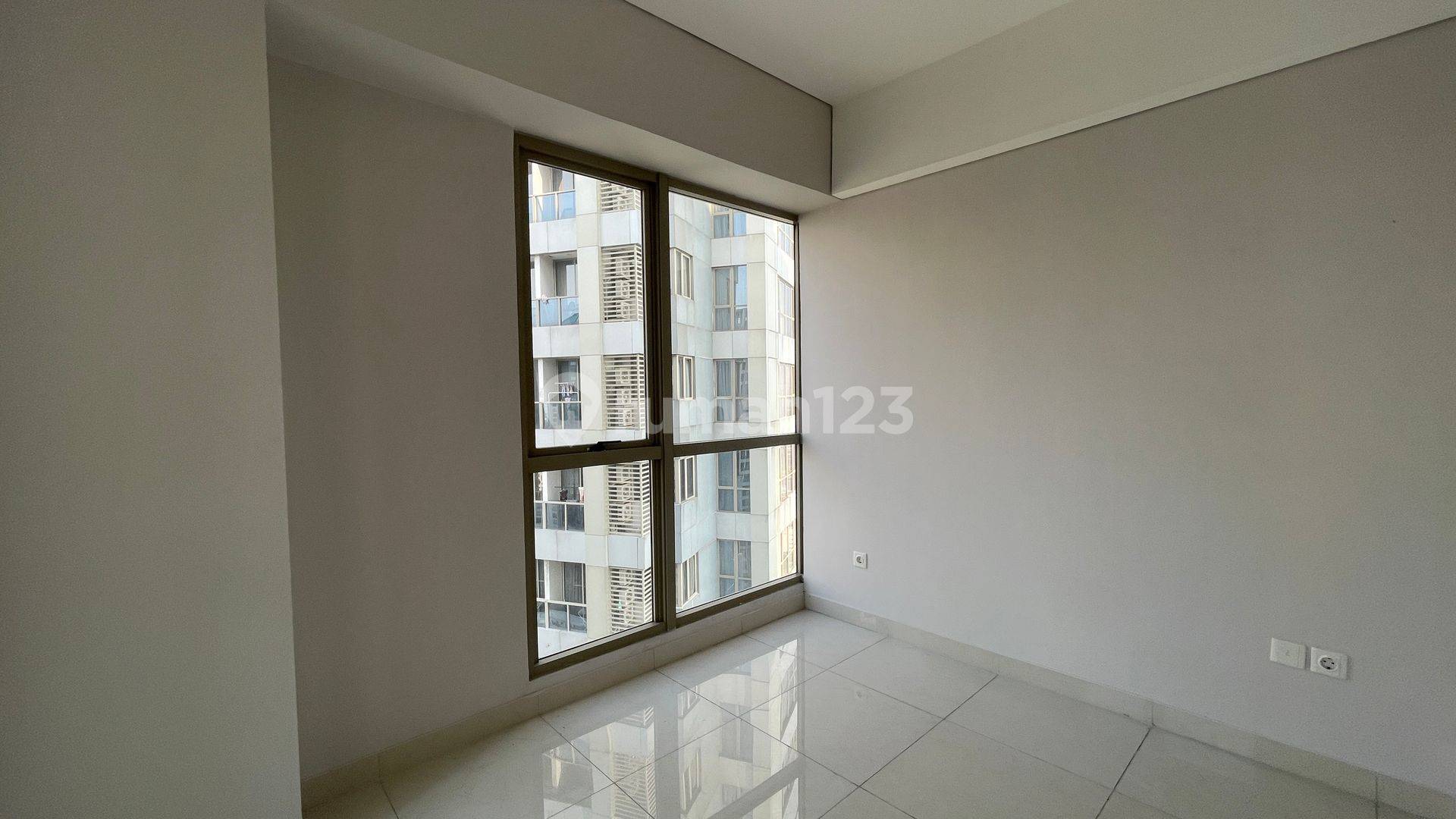 High Floor Apartment with Pool View and Extensive Facilities