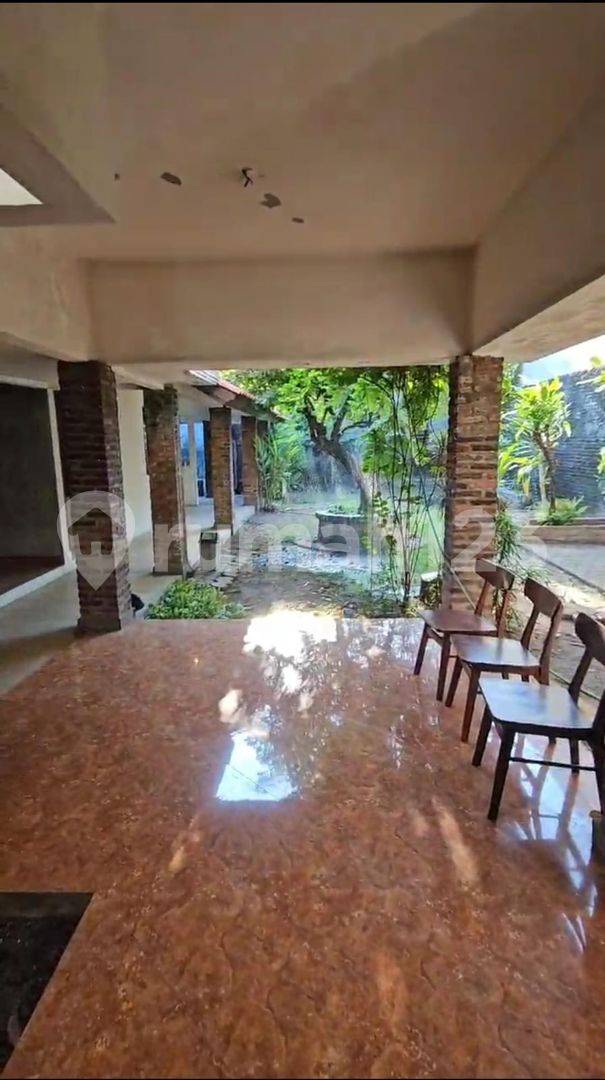 Spacious City Center Surabaya Property - Ideal for Cafe/Restaurant