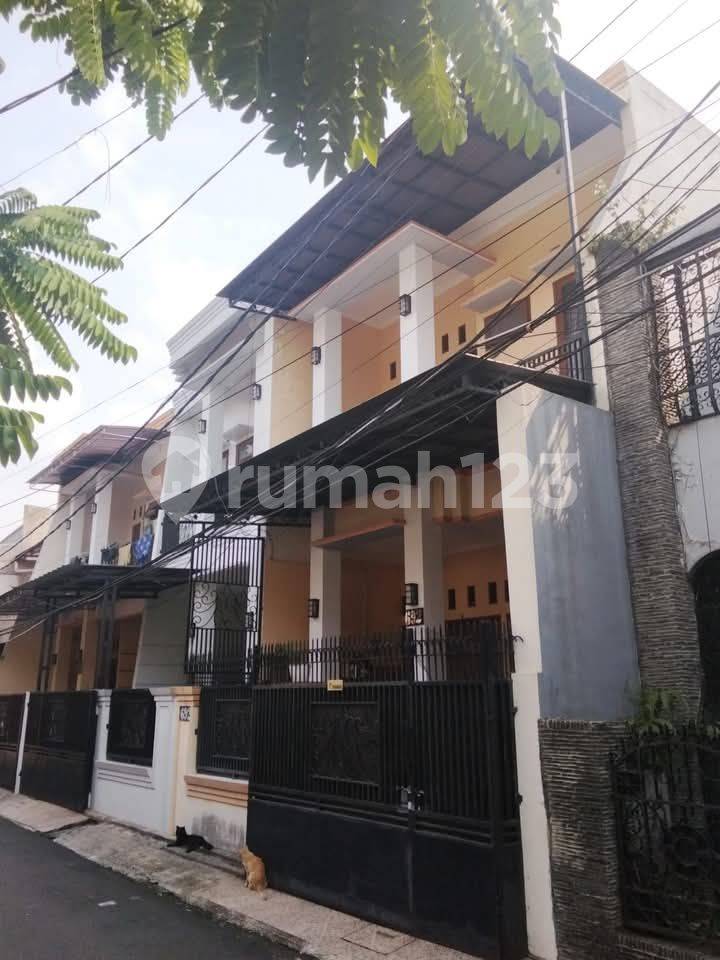 Minimalist House in Pondok Bambu, Safe and Flood-Free