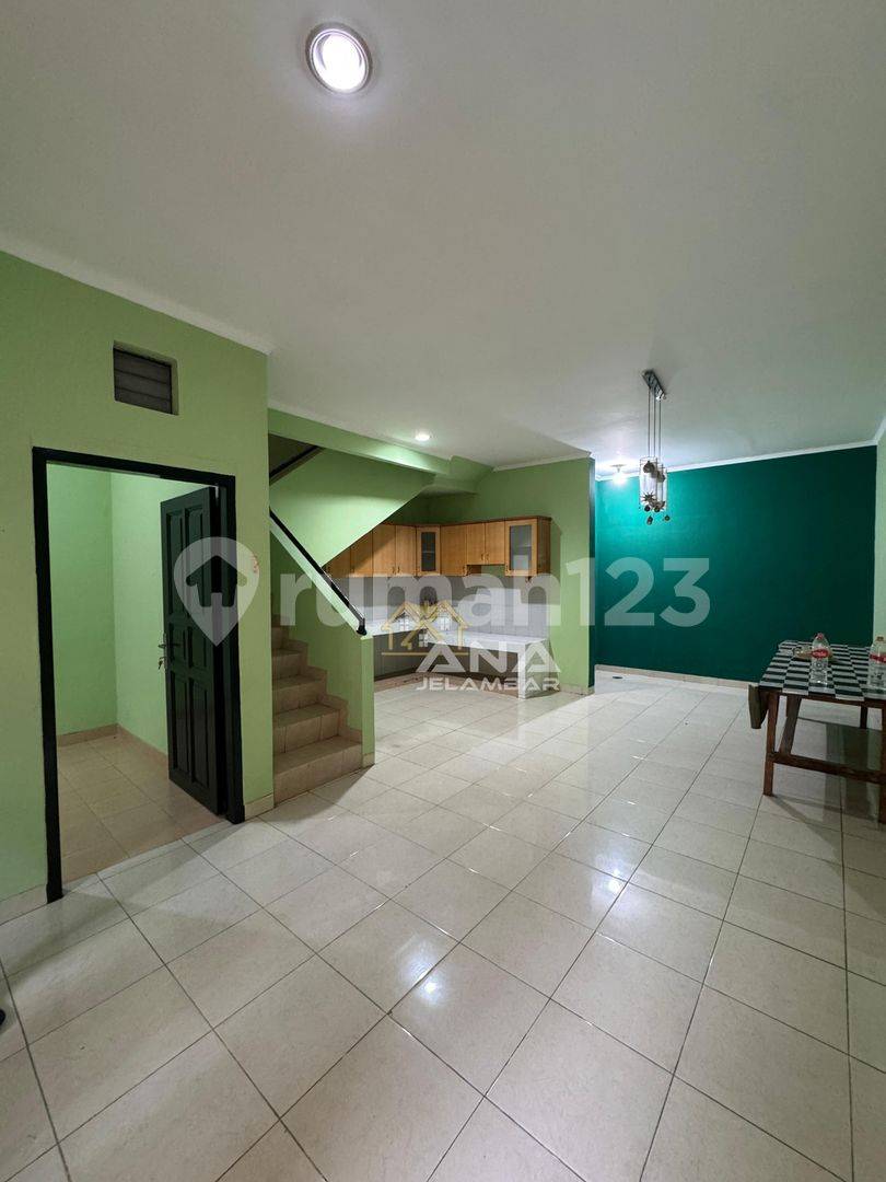 New Renovated 2-Story House in Jelambar, 6x10m, 3 Bedrooms, 2 Bathrooms