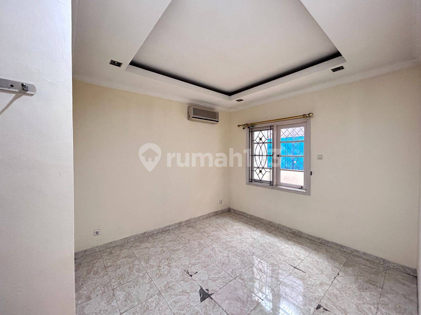 3-комнатный дом в Raffles Hills Cibubur - готов к заселению, без наводнений, стратегическое расположение