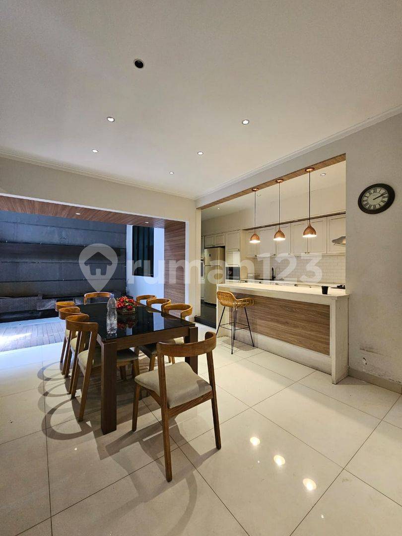 Spacious 4-Bedroom House in Batununggal, Fully Furnished
