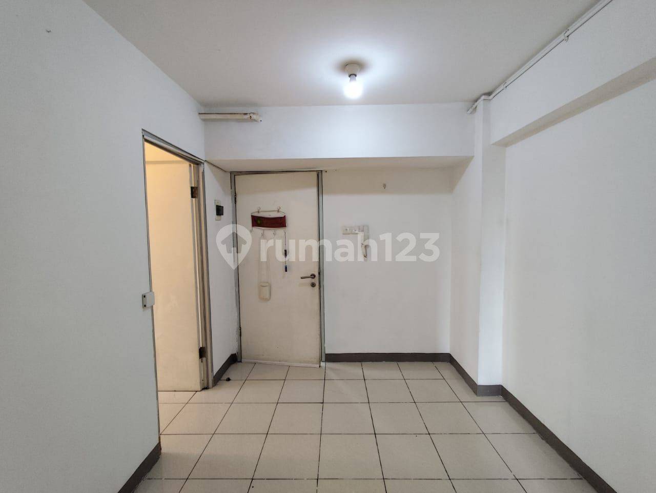 Green Bay Pluit Apartment - Comfortable Living with Multiple Amenities