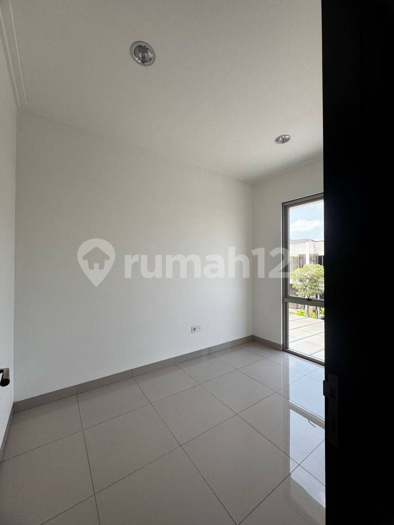 House in PIK 2, 2-story, 6x10 meter plot, vacant