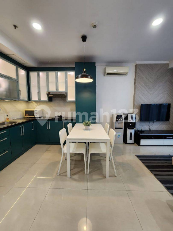 Furnished 2BR Hamptons Park Apartment with Modern Kitchen