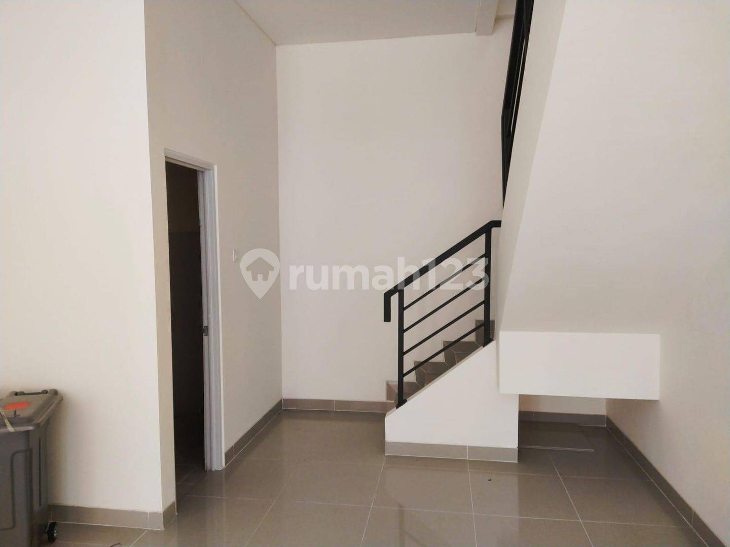 Madison Grande 2-Storey Townhouse with 2 Bathrooms