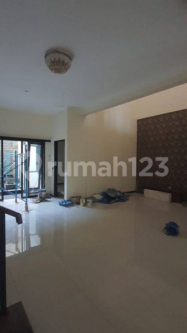 Spacious 2-Story House with 4 Bedrooms and Modern Design