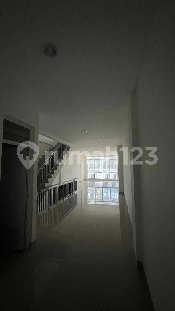 3-Story Property, 4.5x16.25 Size, Ready to Move In