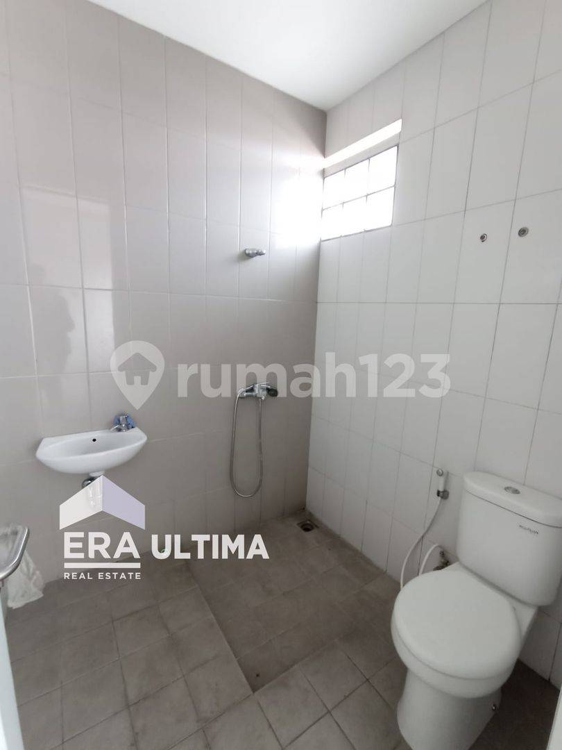 Strategic Commercial Property for Rent on Main Road