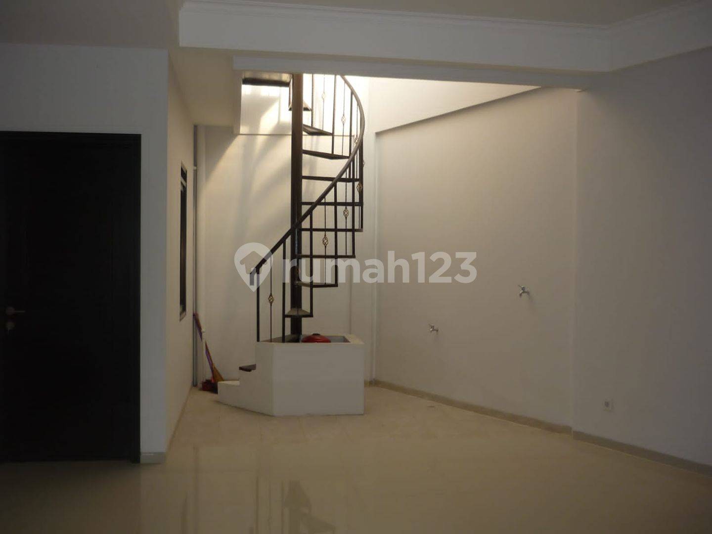2-Bedroom House at Gunung Batu with Drying Area