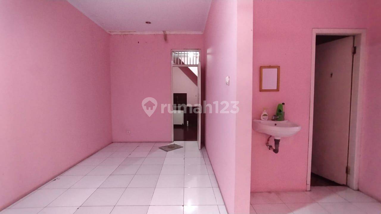 Rumah Tinggal Strategis di Cipete Jakarta Selatan - Ideal for Office or Residence