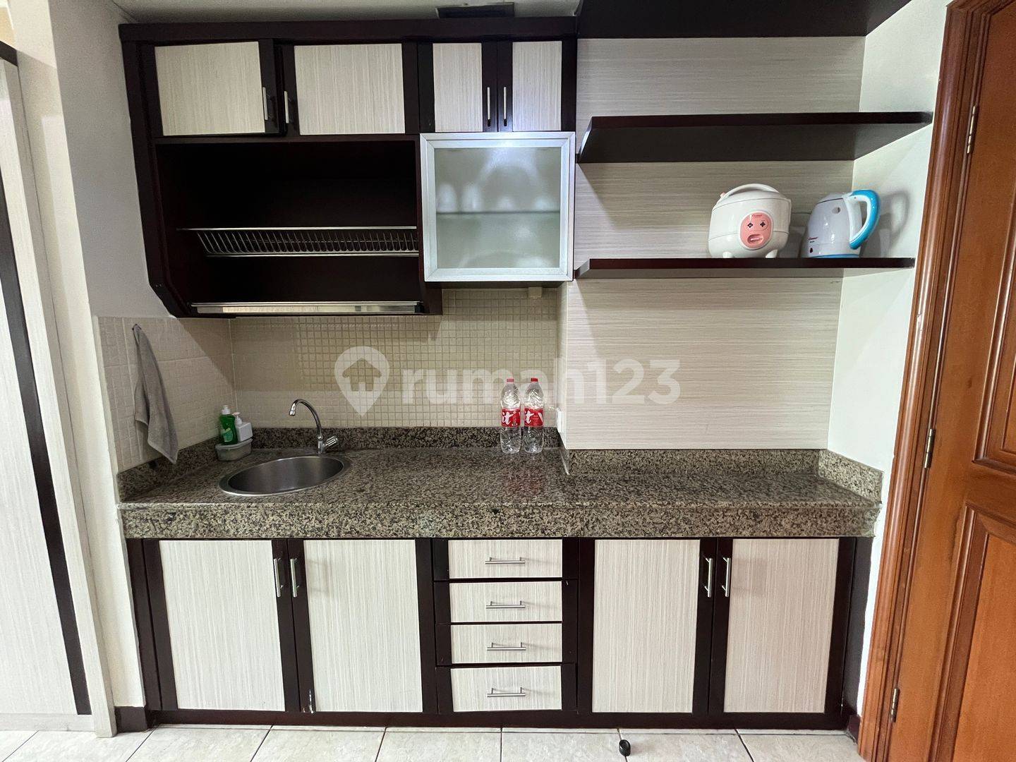 Studio Apartment with Modern Amenities