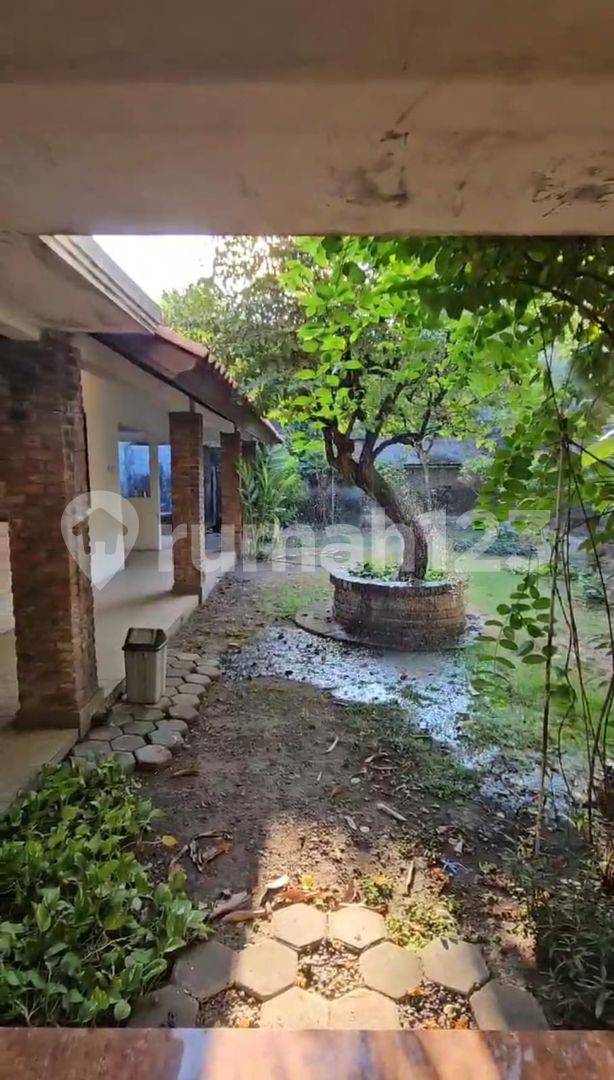 Spacious City Center Surabaya Property - Ideal for Cafe/Restaurant