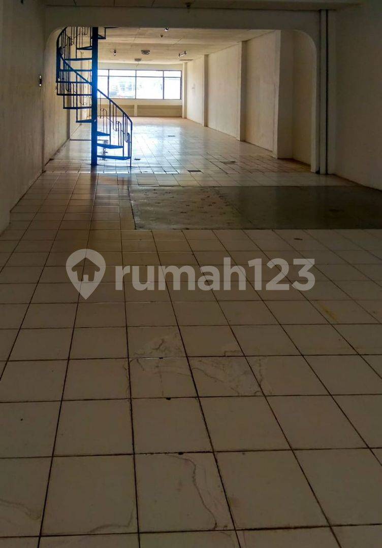 Ruko for Rent in Cinere Raya Depok - 3 Floors, Ready to Use