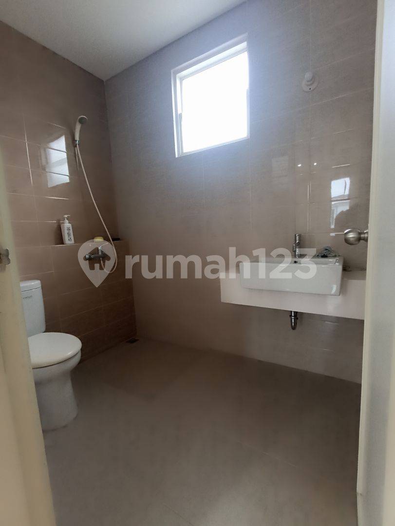 Strategically Located House Near Santa Laurensia School with Multiple Amenities
