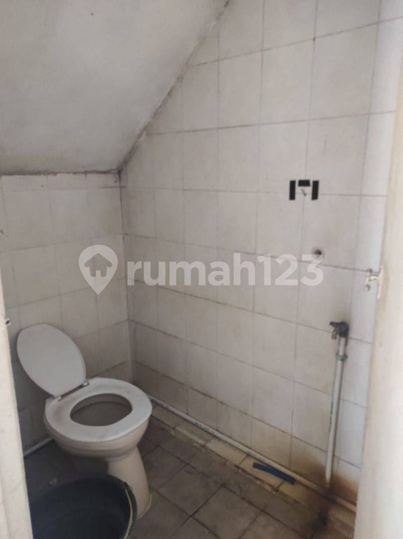 2-Story Commercial Shop House near Teuku Umar, Suitable for Office and Business