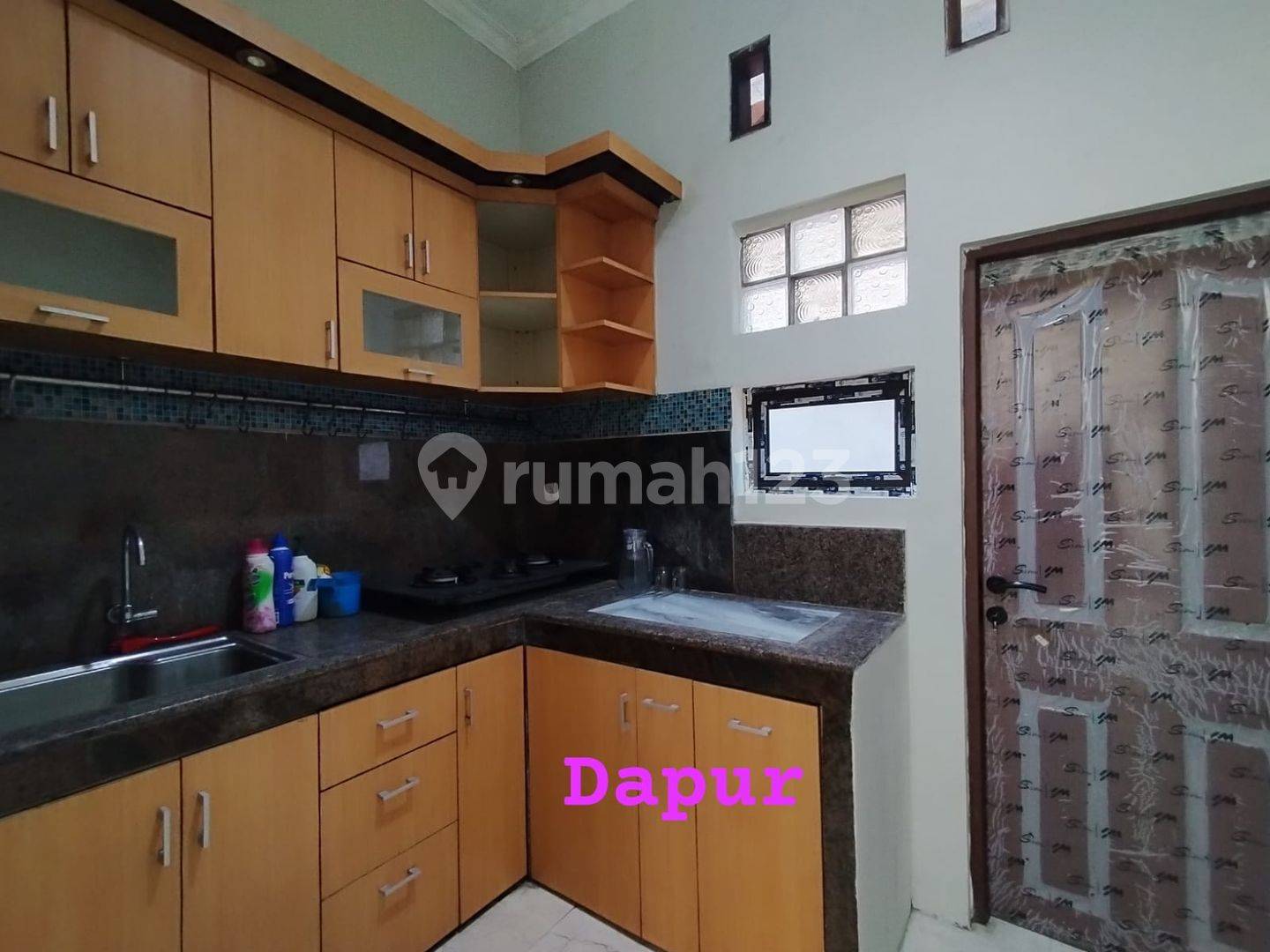 Fatmawati MRT станциясына жақын 2 қабатты үй, көптеген ыңғайлылықтары бар