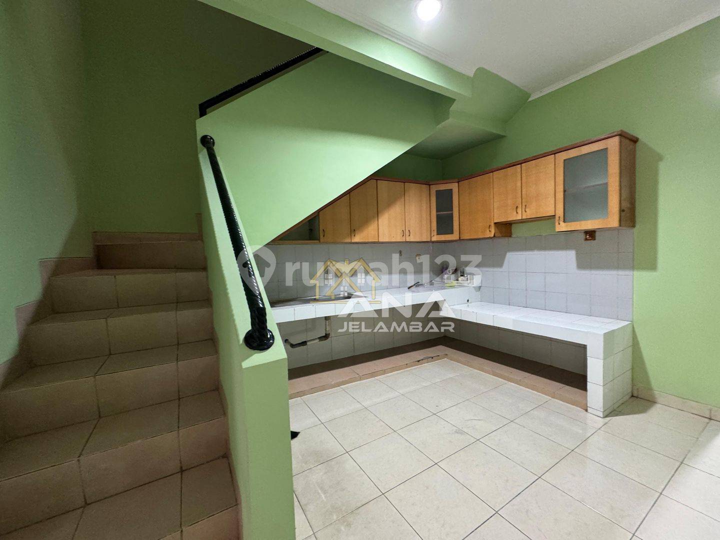 New Renovated 2-Story House in Jelambar, 6x10m, 3 Bedrooms, 2 Bathrooms