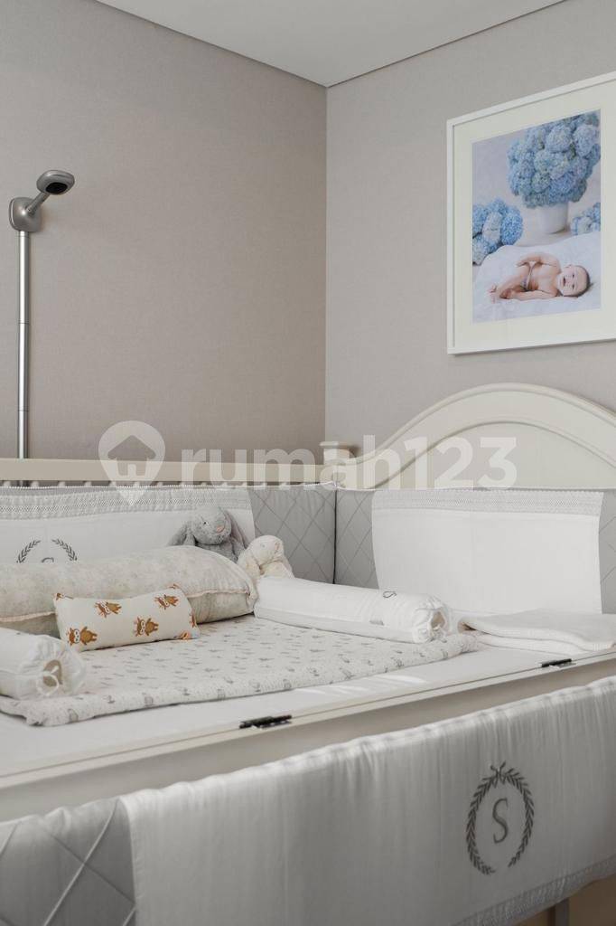 Hillcrest Millennium Village Apartment with Private Lift