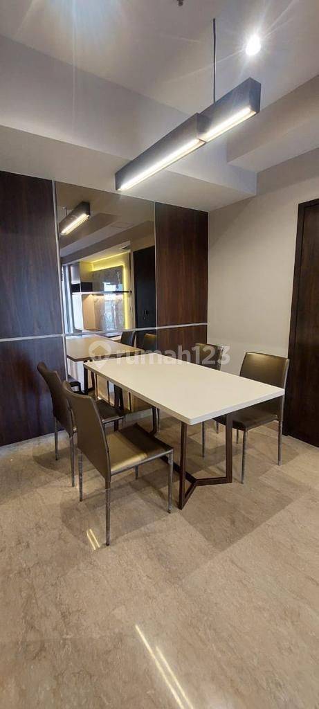 North-facing apartment with smart features near toll road